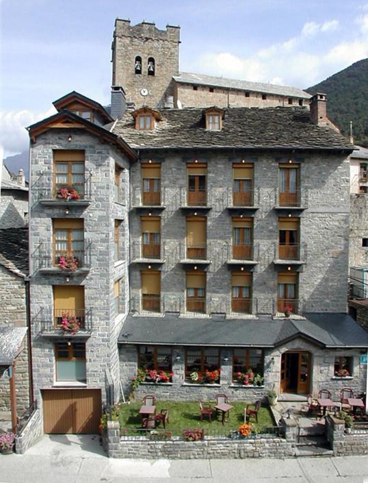 Gabarre Hotell Broto Exteriör bild